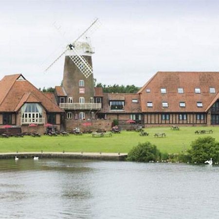 Premier Inn Milton Keynes South Buitenkant foto