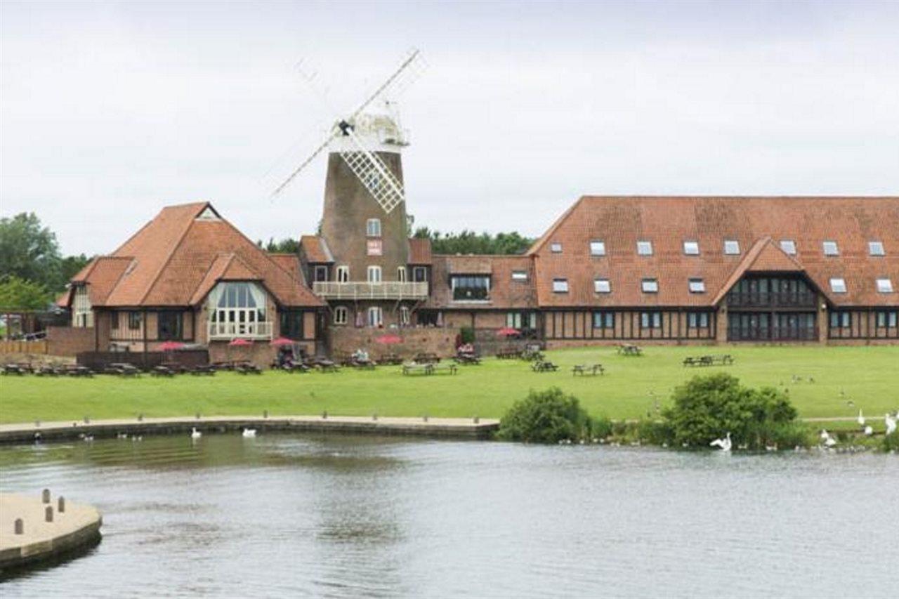 Premier Inn Milton Keynes South Buitenkant foto