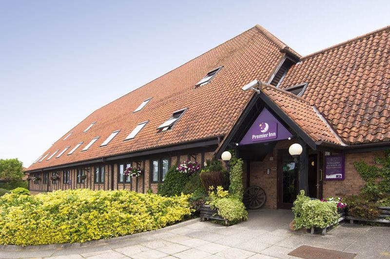 Premier Inn Milton Keynes South Buitenkant foto