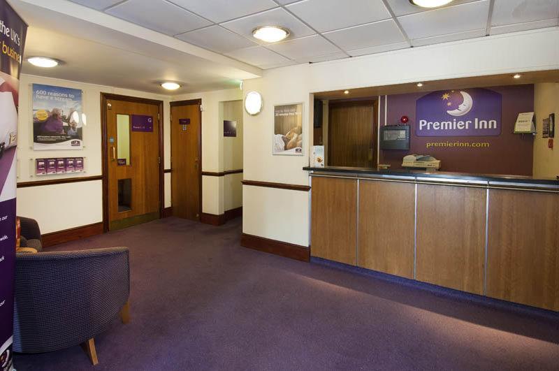 Premier Inn Milton Keynes South Buitenkant foto
