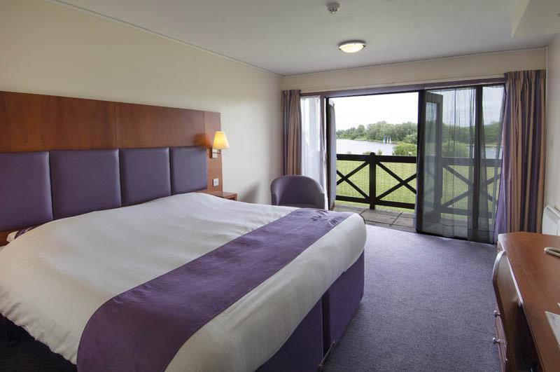 Premier Inn Milton Keynes South Buitenkant foto
