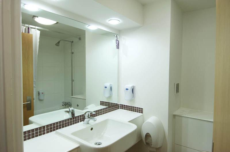 Premier Inn Milton Keynes South Buitenkant foto